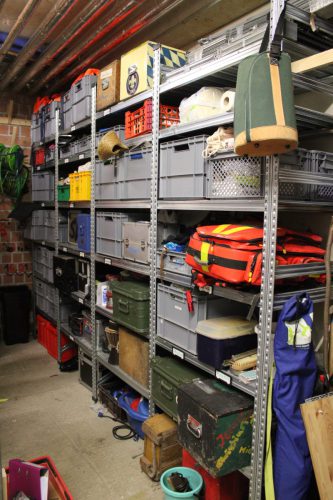 Sanikoffer, Liederbuchkiste, Schwimmwesten und vieles mehr...