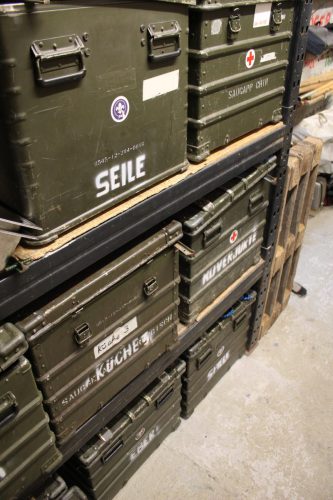 Küchensachen, Seile, Jurten, Spiele, Planen und Co. ordentlich in Kisten verstaut